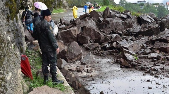 فيتناميون يعاينون أضرار الفيضانات الأخيرة (أرشيف)