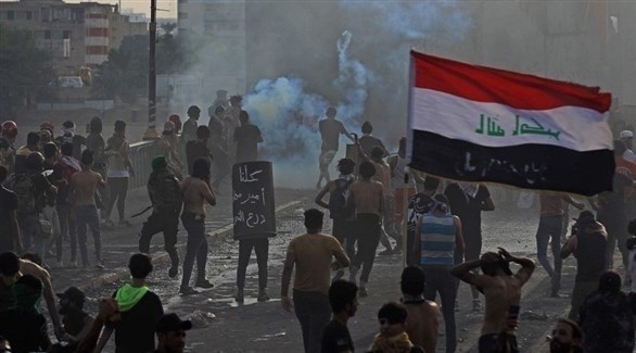 محتجون في ساحة التحرير ببغداد يواجهون قوات الأمن (أرشيف)