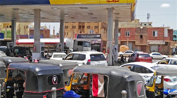 عربات ومركبات في محطة وقود سودانية (أرشيف)