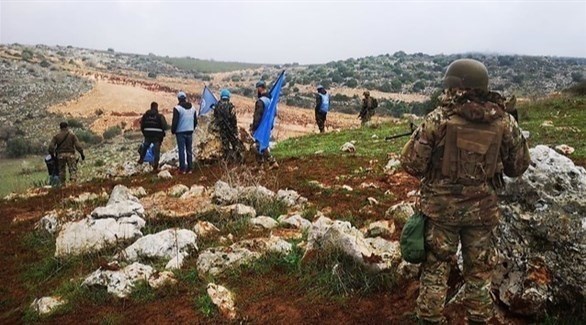 جنود لبنانيون وعناصر من يونيفيل على الحدود بين لبنان وإسرائيل (أرشيف)