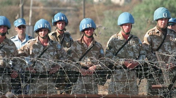 عناصر من قوات الأمم المتحدة عند سياج فاصل بين جزئي قبرص  (أرشيف)