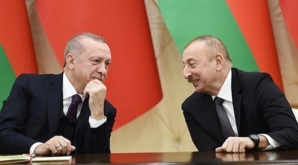 رئيس أذربيجان إلهام علييف ونظيره التركي رجب طيب أردوغان (أرشيف)