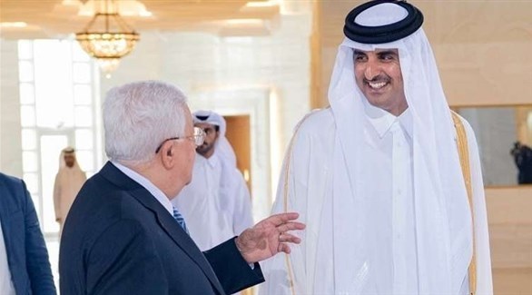 أمير قطر الشيخ تميم بن حمد والرئيس الفلسطيني محمود عباس (أرشيف)