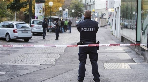 عناصر من الشرطة النمساوية في موقع الهجوم بقلب العاصمة فيينا (أرشيف)