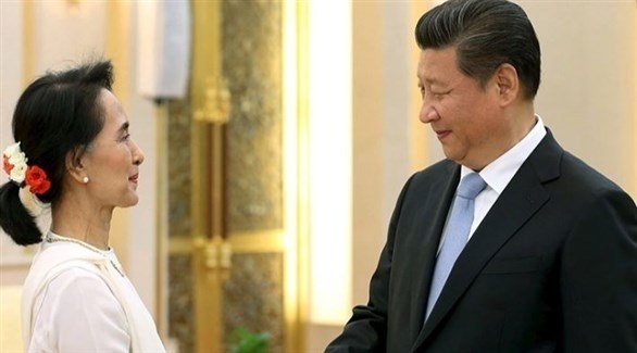الرئيس الصيني شي جين بينغ وزعيمة ميانمار أونغ سان سو كي (أرشيف)