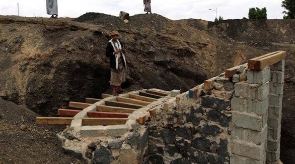 ميليشيات الحوثي تحفر خنادق تصل بين مديريتي زبيد والتحيتا جنوبي الحديدة (أرشيف)