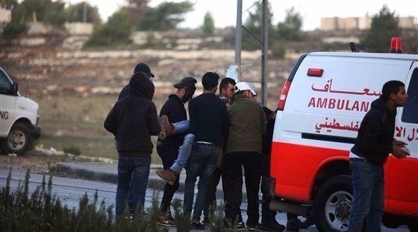 نقل مصاب بسيارة تابعة للإسعاف في فلسطين (أرشيف)