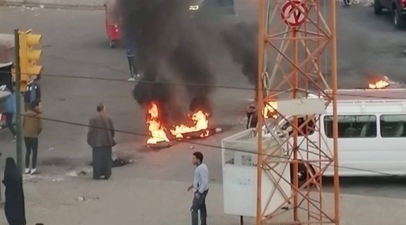 متظاهرون يغلقون ساحة الطيران وسط بغداد بواسطة الإطارات المحروقة (السومرية)