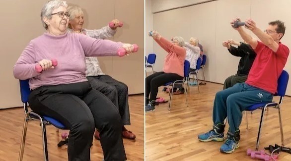 مسنون يمارسون التمارين الرياضية في وضعية الجلوس (ميترو)