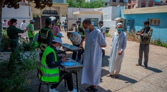 فرق طبية تجري فحوصات كورونا لمواطنين في المغرب (أرشيف)