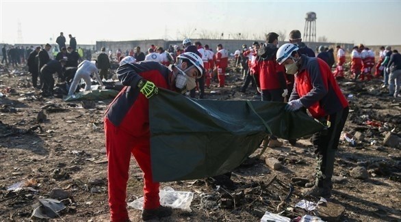 مسعفون إيرانيون في موقع تحطم الطائرة الأوكرانية (أرشيف)