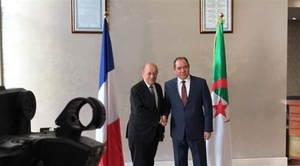 وزير خارجية الجزائر صبري بوقادوم ونطيره الفرنسي جان إيف لودريان (تويتر)