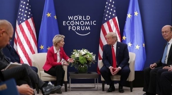 الرئيس الأمريكي دونالد ترامب ورئيسة المفوضية الأوروبية أورسولا فون دير لايين (أرشيف)