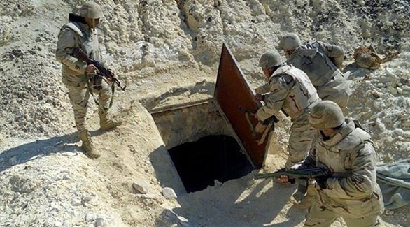 جنود من الجيش المصري خلال اكتشافهم لبؤرة إرهابية في سيناء (أرشيف)