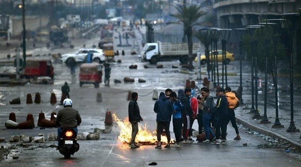 محتجون عراقيون يقطعون طريقاً (إ ب أ)