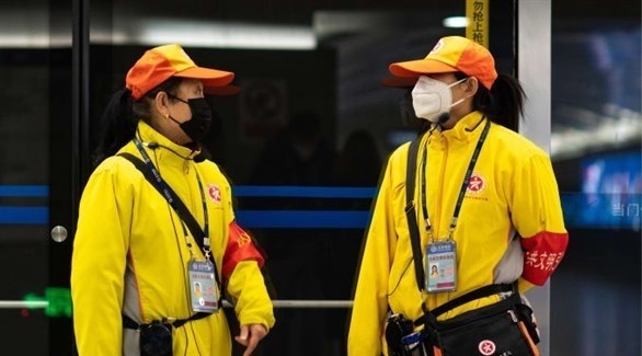 موظفتان صينيتان في محطة مترو أنفاق بكين الرئيسية (أرشيف)