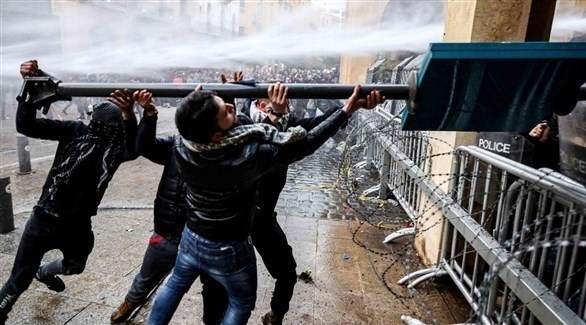 متظاهرون في بيروت يواجهون الأمن في وسط بيروت  (أرشيف)