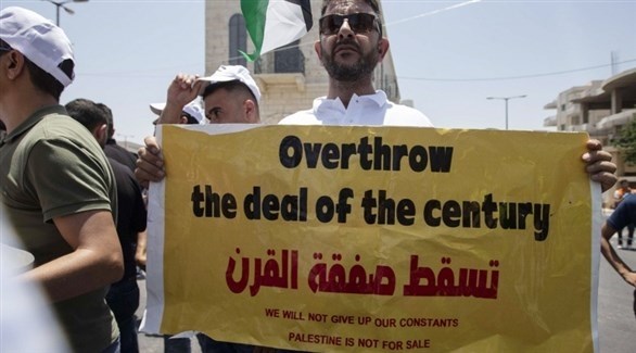 فلسطيني خلال احتجاجات في رفح ضد صفقة القرن (أرشيف)