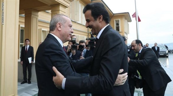 أمير قطر الشيخ تميم بن حمد والرئيس التركي رجب طيب أردوغان (أرشيف)