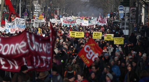 جانب من تظاهرات مناهضة لمشروع نظام التقاعد في باريس (اي بي ايه)