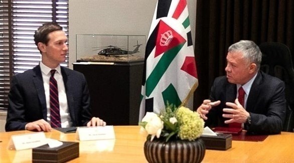 العاهل الأردني الملك عبدالله الثاني ومستشار الرئيس الأمريكي وصهره جاريد كوشنر (أرشيف)