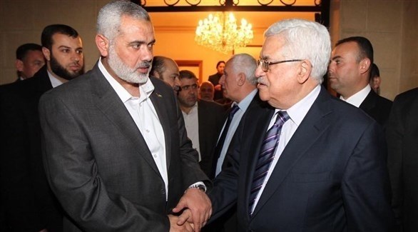 الرئيس الفلسطيني محمود عباس ورئيس المكتب السياسي لحماس إسماعيل هنية (أرشيف)
