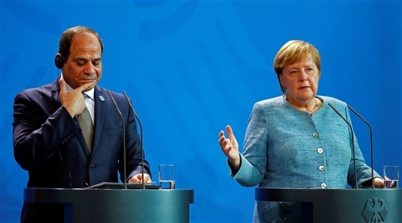 المستشارة الألمانية أنجيلا ميركل والرئيس المصري عبد الفتاح السيسي (أرشيف)