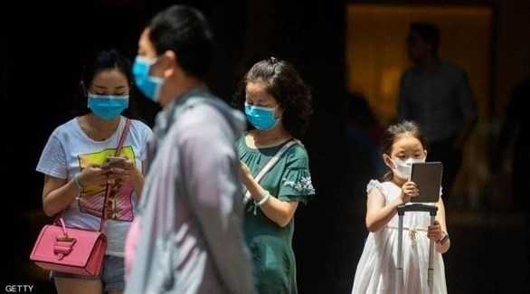 صينيون بكمامات للوقاية من فيروس كورونا (أرشيف)