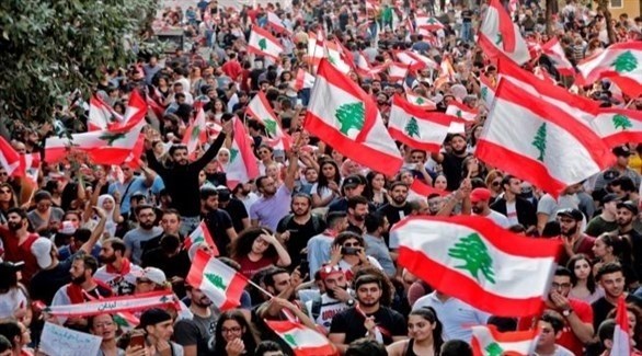 لبنانيون يتظاهرون في بيروت.(أرشيف)