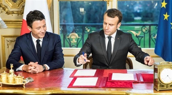 الرئيس الفرنسي إيمانويل ماكرون والمرشح السابق لرئاسة بلدية باريس بنيامين غريفو (أرشيف)