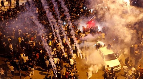 تفريق متظاهرين في بيروت بقنابل الغاز المسيل للدموع (أرشيف)