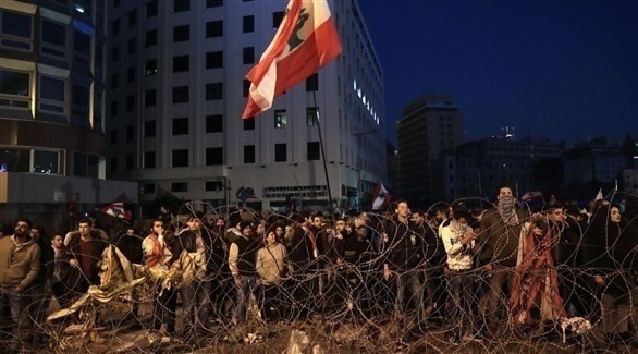 لبنانيون يتظاهرون في بيروت (أرشيف)