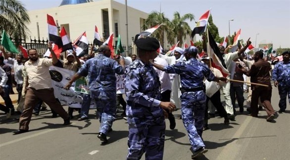 الشرطة السودانية تفرق تظاهرة في الخرطوم (ارشيف)