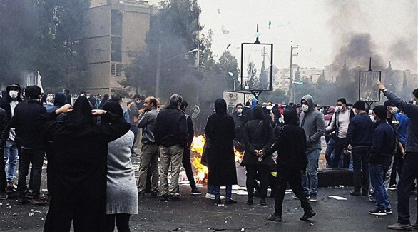 إيرانيون في احتجاجات نوفمبر الماضي (أرشيف)