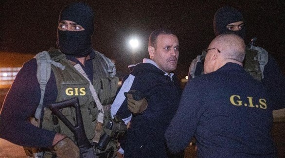 عسكريون يلقون القبض على الإرهابي هشام عشماوي (أرشيف)