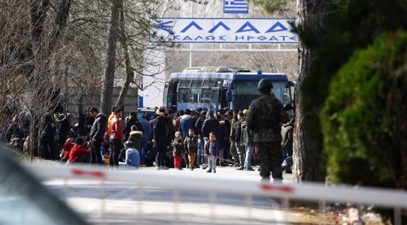لاجئون سوريون يحاولون العبور من تركيا إلى اليونان اليوم  (إيكاثيمريني)