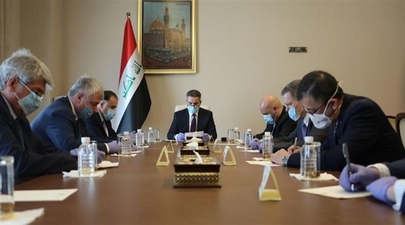رئيس الوزراء العراقي رفقة السفراء (أرشيف)