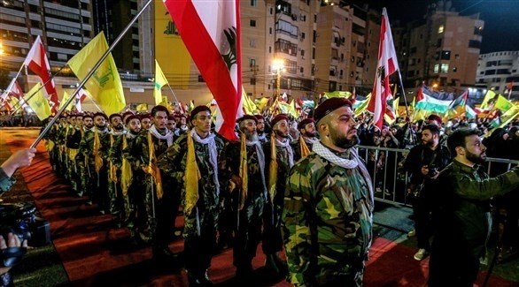 عناصر تابعة لحزب الله في عرض عسكري في ضاحية بيروت (أرشيف)