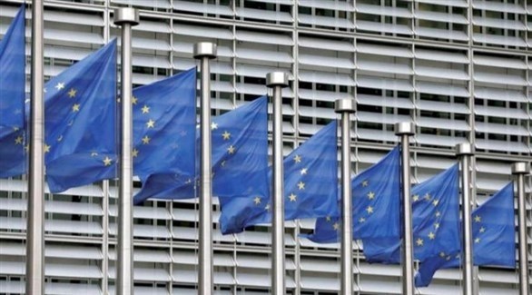 علم الاتحاد الأوروبي أمام مقر المفوضية (أرشيف)