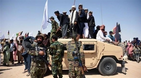 جنود أفغان وعناصر من حركة طالبان (أ ف ب)