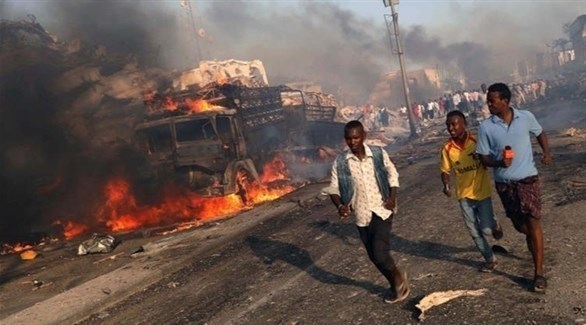  صوماليون في موقع تفجير سابق (أرشيف)