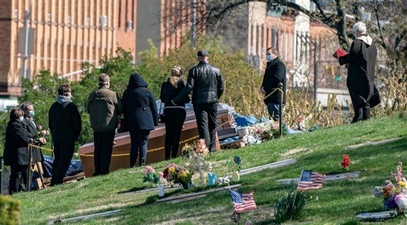 جنازة أحد ضحايا كورونا في الولايات المتحدة الأمريكية (تويتر)