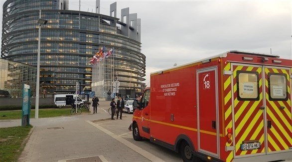 سيارة إسعاف أمام مبنى البرلمان الأوروبي في ستراسبورغ الفرنسية (أرشيف)