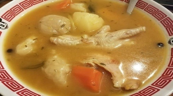 حساء أرجل الدجاج غني بمادة الكولاجين (ميرور)