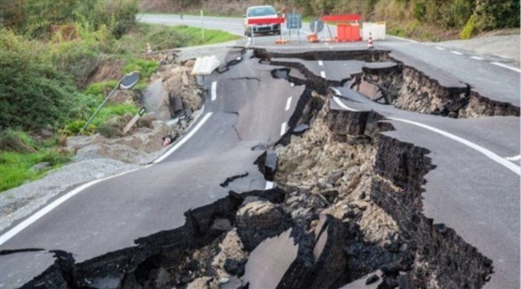 تصدع طريق بعد زلزال سابق في نيوزيلندا (أرشيف)