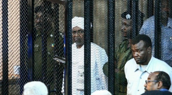 الرئيس السوداني السابق عمر البشير في المحكمة (أرشيف)