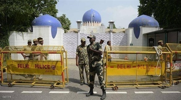 شرطة هندية أمام السفارة الباكستانية (أرشيف)