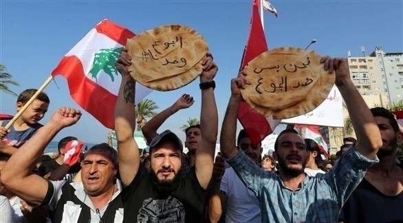 لبنانيون يحتجون ضد الفقر والجوع في بلادهم (أرشيف)