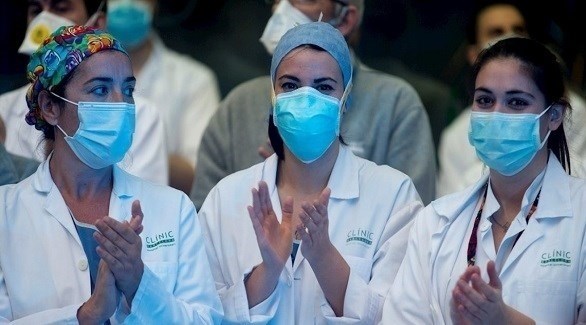 ممرضات إسبانيات يحتفلن بتراجع كورونا في البلاد (أرشيف)