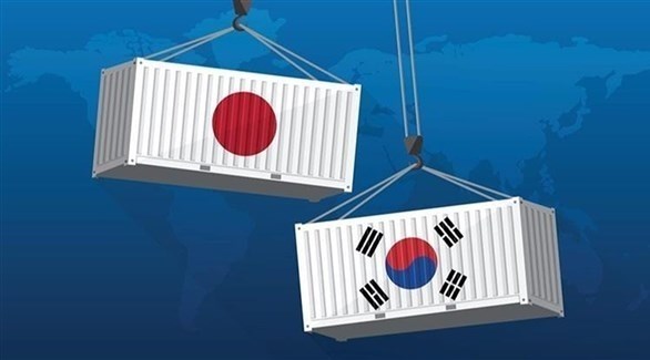 علما كوريا الجنوبية واليابان على حاويتي بضائع (تعبيرية)
